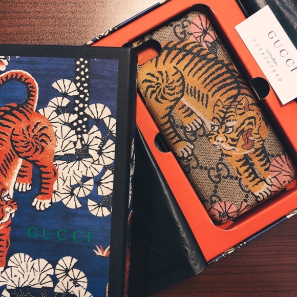 Gucci Accessories - 100% AUTHENTIC GUCCI PHONE CASE BEAUTIFUL